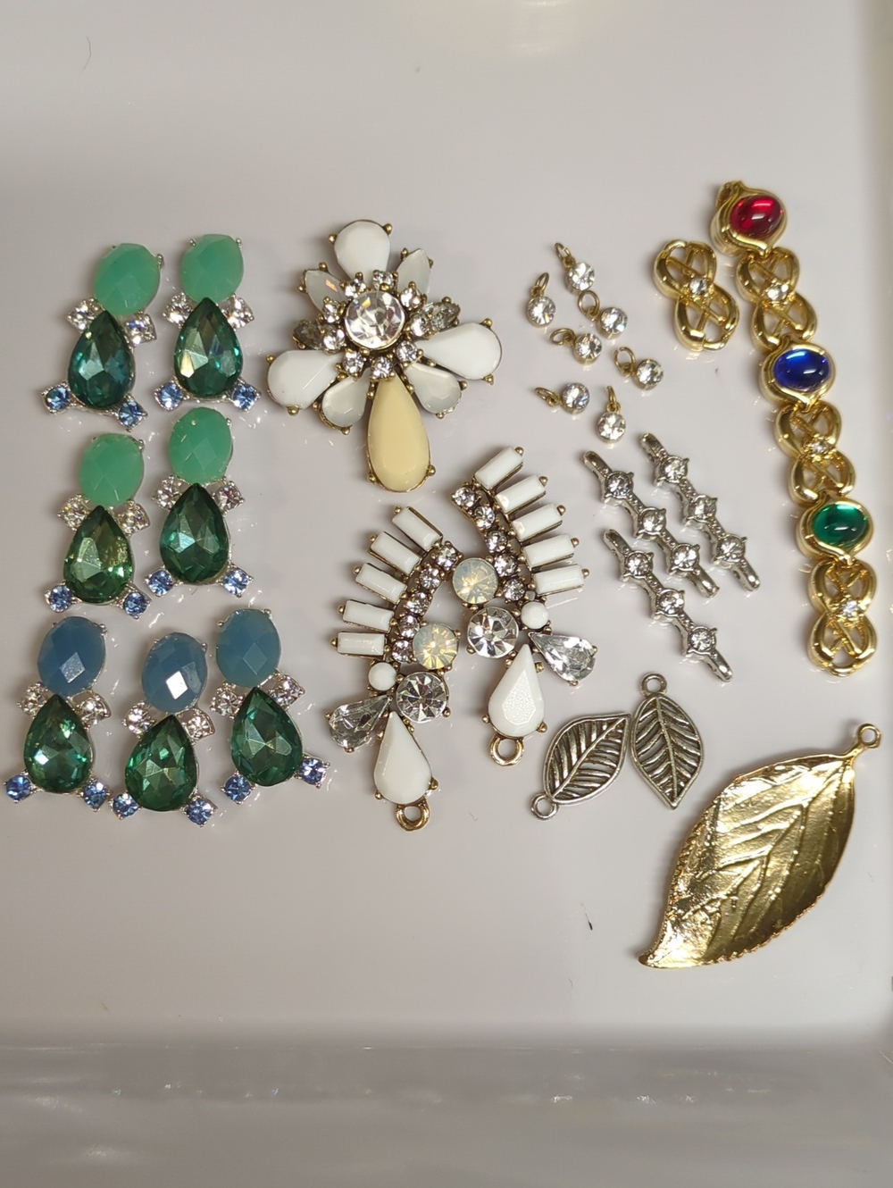 ☀️A54 Assorted Pieces for Jewelry Making Rescued from broken jewelry